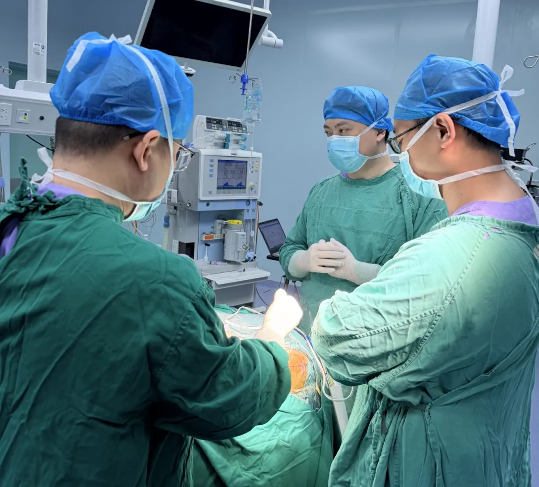 Chongqing HYGEIA Hospital neurosurgery team and MDT specialists conducting pre-operative planning for brain metastasis resection